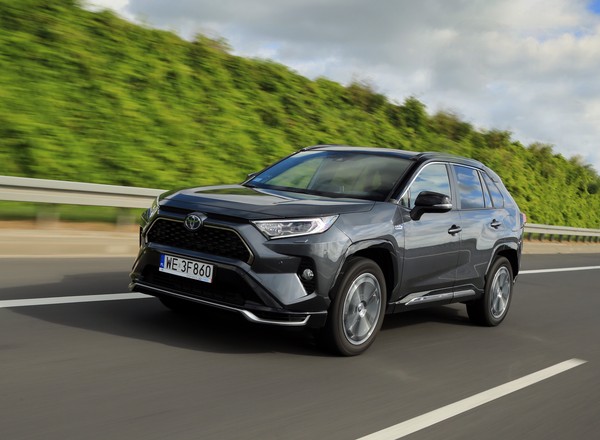 Toyota RAV4 plug-in hybrid – sprawna w każdej sytuacji