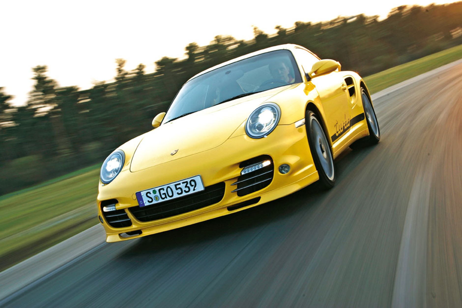 Czy skrzydlaty Mercedes zostanie superdominatorem? Mercedes SLS AMG kontra Porsche 911 Turbo i Audi R8 5.2 FSI