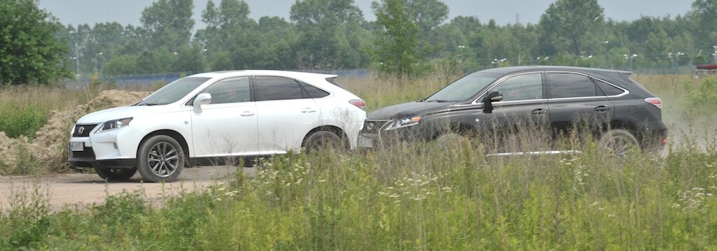 Lexus - hybryda kontra benzyna