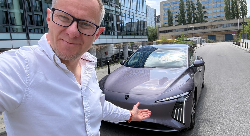 Forthing S7 REEV – bardzo ciekawy samochód, ale raczej będzie rzadkością na drogach. Ma się rozumieć, importowany na podstawie dopuszczeń krótkoseryjnych. Nie dałbym głowy, że za kilka lat da się go w Polsce naprawić łatwo i szybko