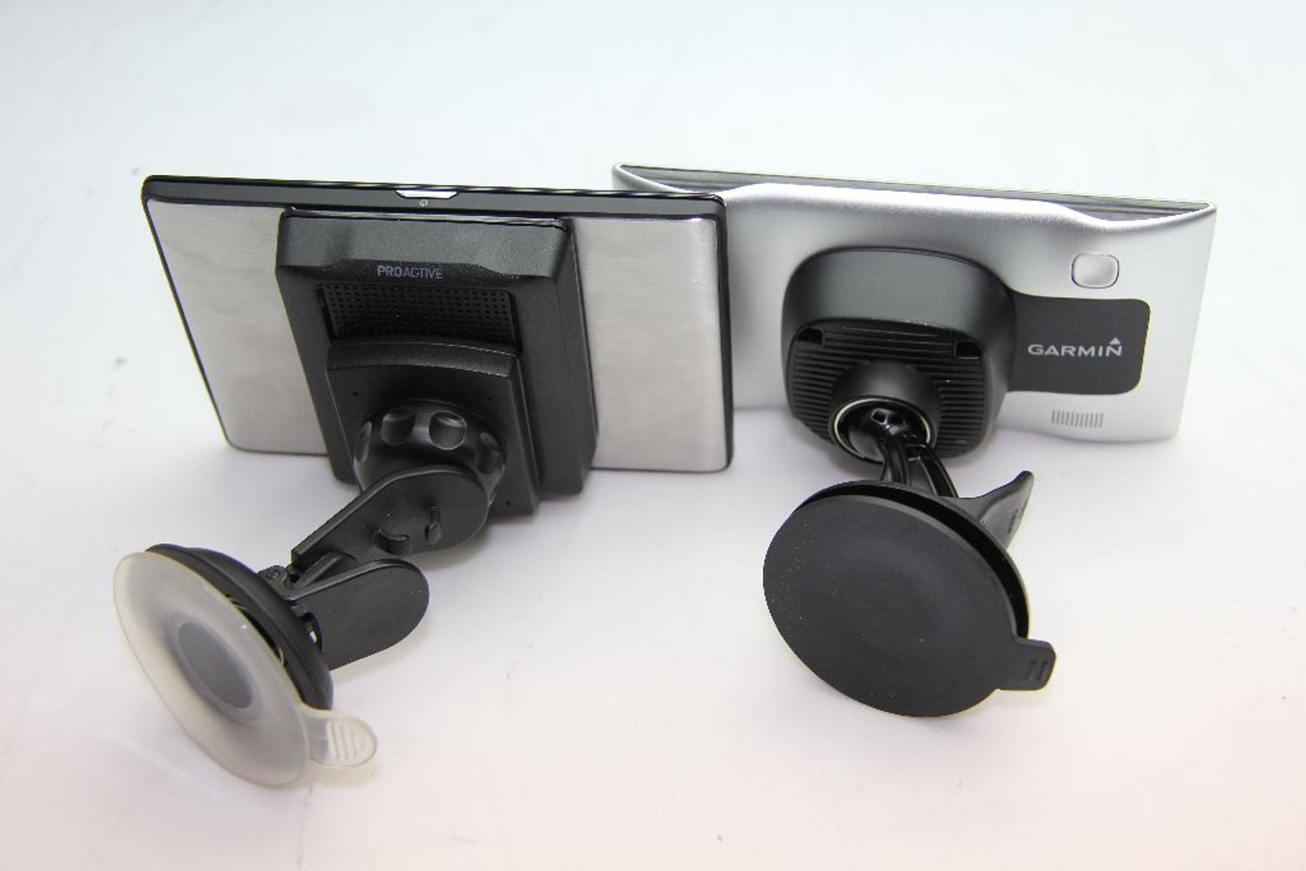 Garmin nuvi 3597LMT i konkurent: Becker Revo.