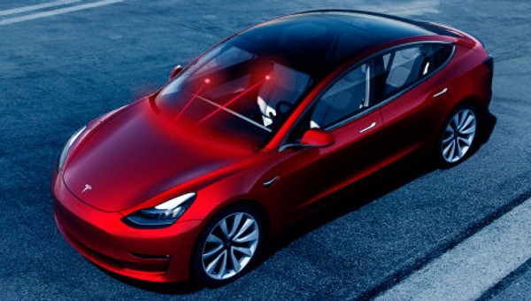 Tesla: laserem po oczach? Raczej po szybie, kamerze, fotowoltaice i światłach