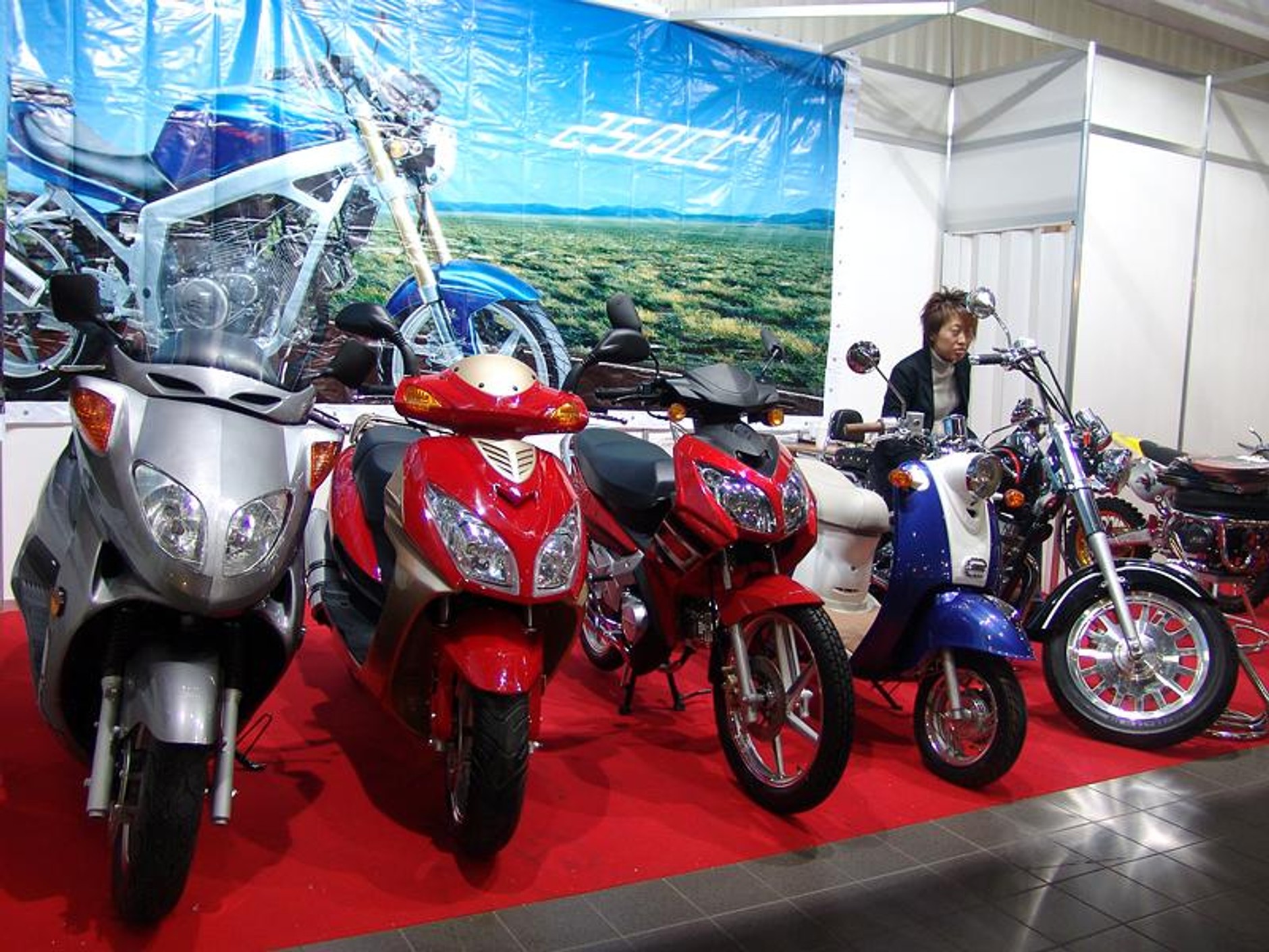 MOTOCYKL-EXPO 2007: cudowne maszyny i piękne dziewczyny (fotogaleria)