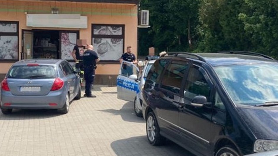 "Akcja" policjantów pod sklepem w Pińczowie