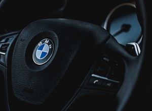 Chciał kupić używane BMW za 150 tys. zł. "Za 300 zł mam gwarancję" [LIST]