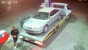 Z parkingu zniknęła srebrna mazda. Złodziej nie przewidział jednego