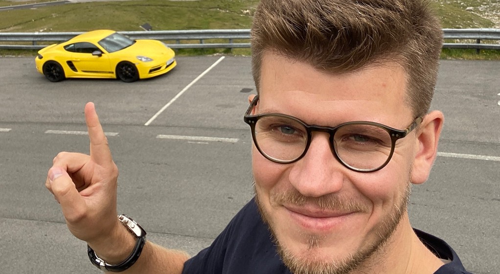 Porsche 718 Cayman T (982c, 2022 r.) – podróż w Alpy