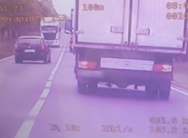 To zdjęcie z policyjnej kamery przeraża. Kierowca jechał wprost pod TIR-a