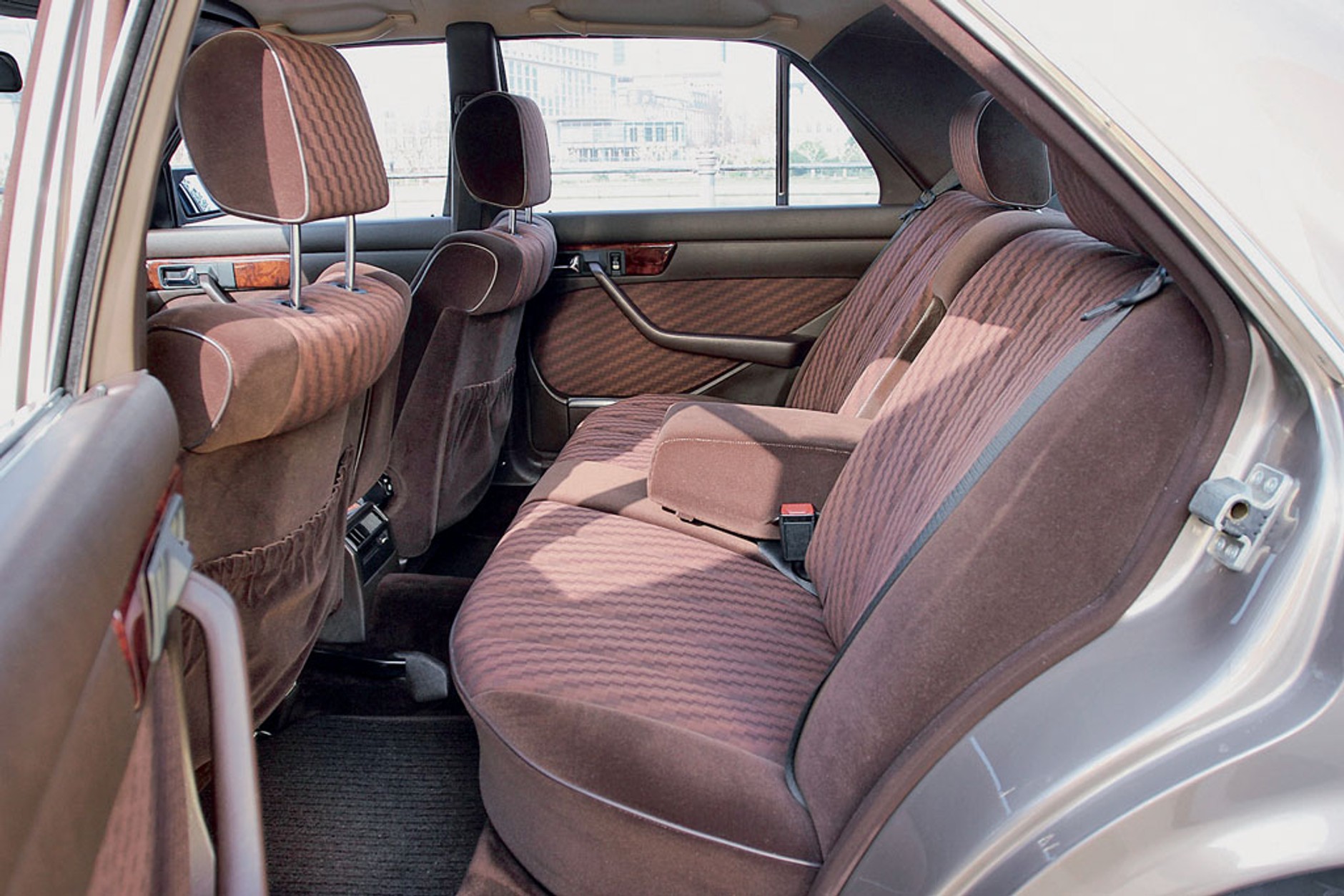 Mercedes 420 SE - Prawdziwa ikona stylu