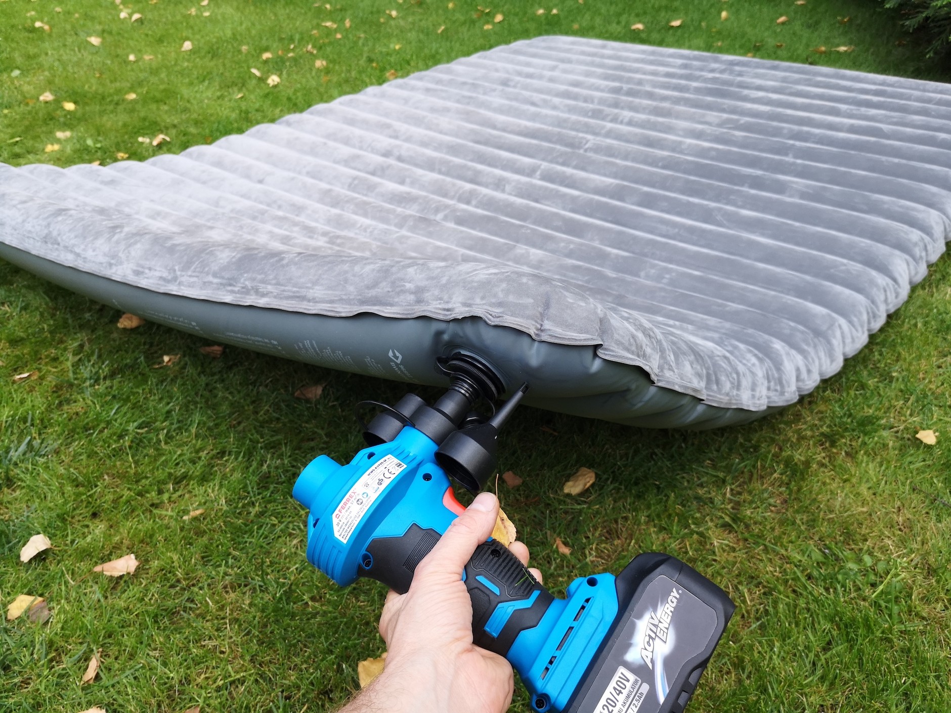 Napompować materac? Bez problemu! Ale nie na tak twardo, jakby się chciało