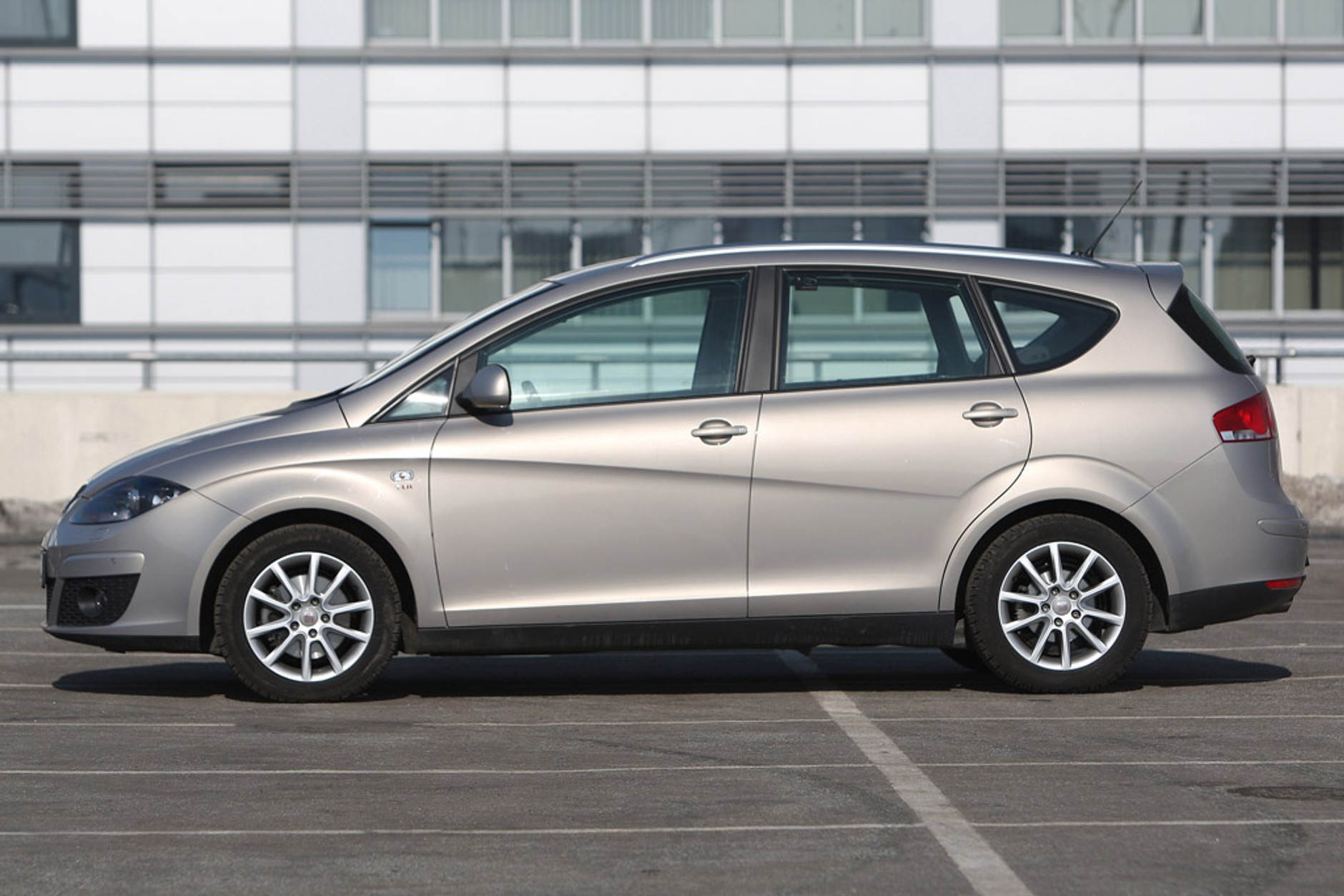 Ford S-Max kontra Seat Altea XL: co wybrać, vana na sportowo czy po hiszpańsku?