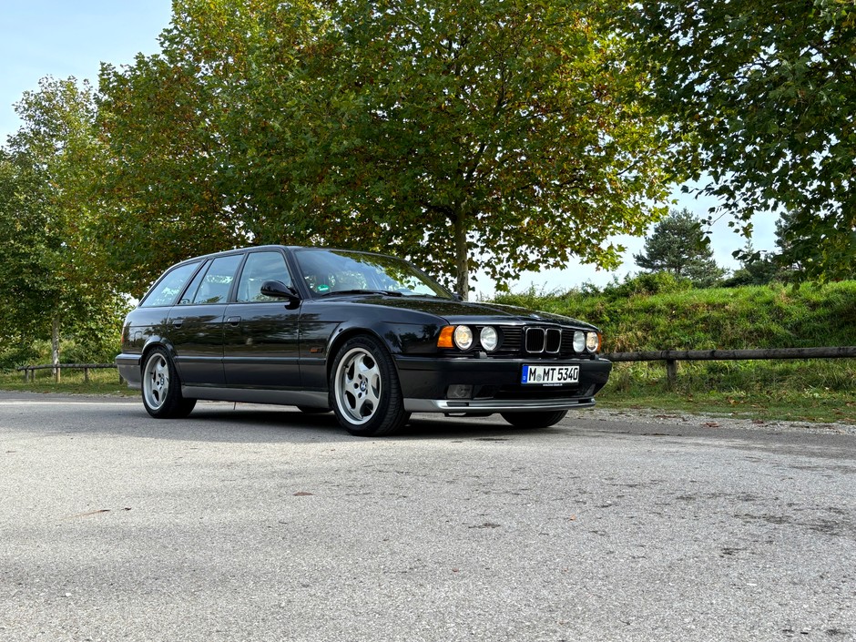 BMW M5 Touring E34