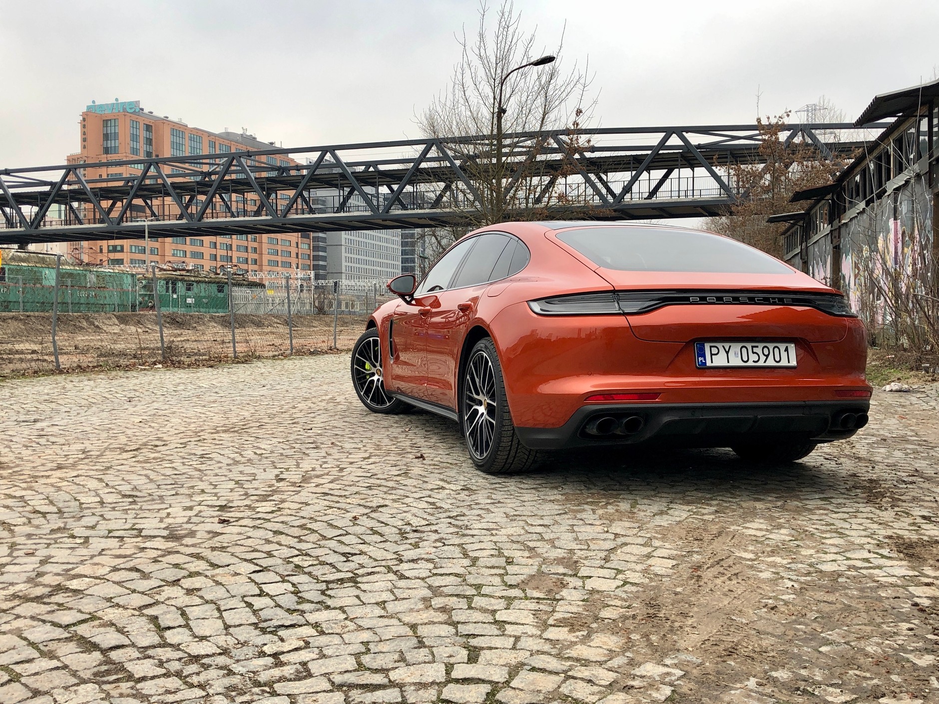 Porsche Panamera 4 E-Hybrid Platinum Edition