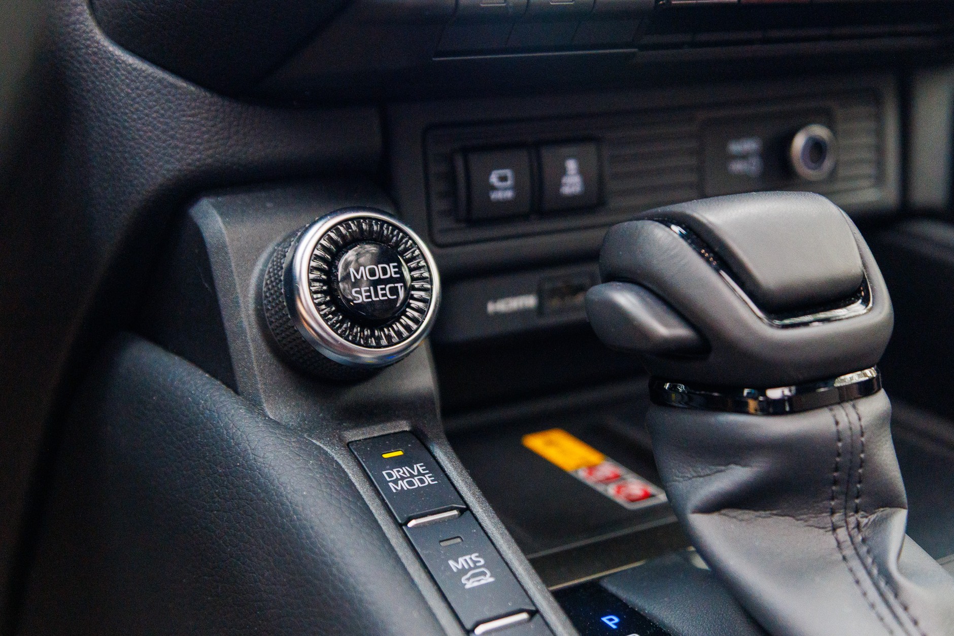 Jeep Wrangler vs Toyota Land Cruiser