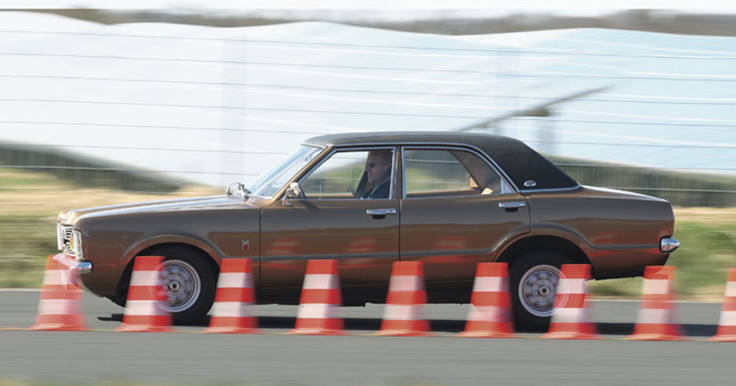 Ford Taunus - wyzywa rywali na pojedynek