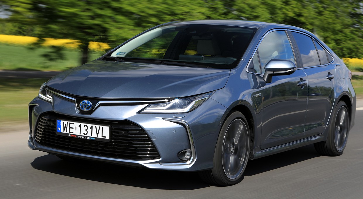 Toyota Corolla 1.8 Hybrid Executive – sedan też został hybrydą! | TEST