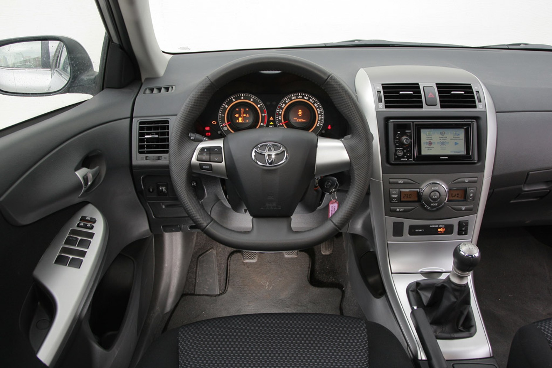 Ford Focus kontra Toyota Corolla i Mitsubishi Lancer: kompaktowy sedan? Dlaczego nie!