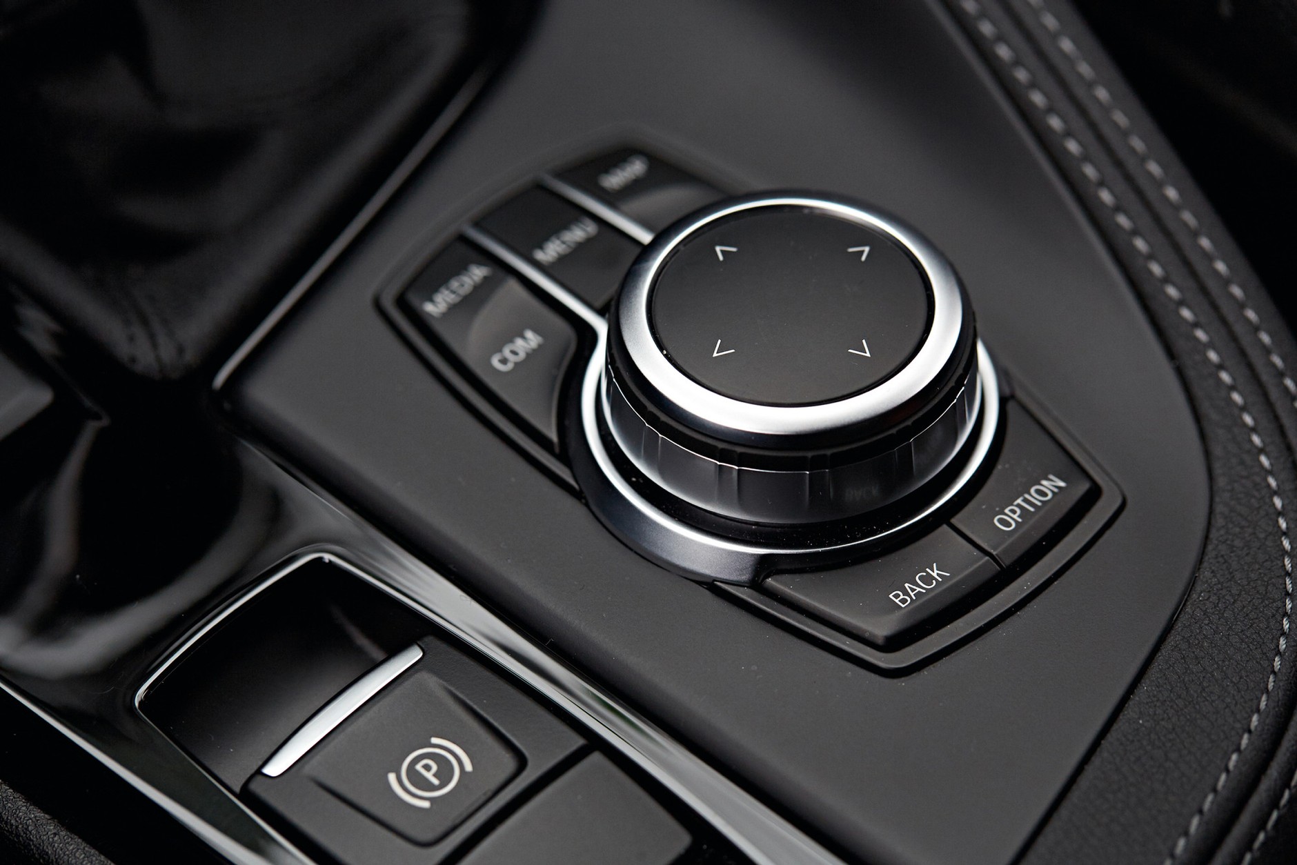 Porównanie par SUV-ów od Opla, Kii, Suzuki, Mini i BMW