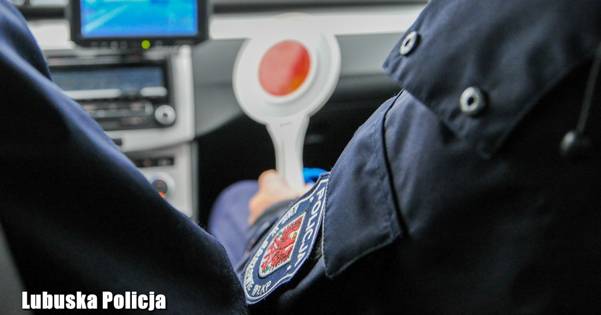 Policja ostrzega: nadmierna prędkość grozi wypadkiem na mokrej jezdni