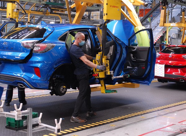 Ford zaprzestaje działalności w Rosji i pomoże Ukrainie