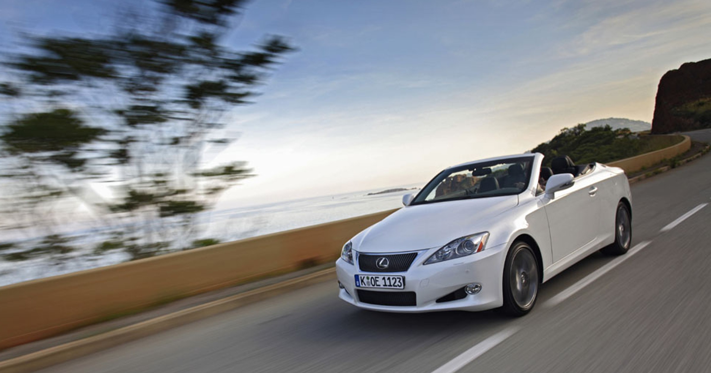 Lexus IS 250C: Elegancja i dynamika