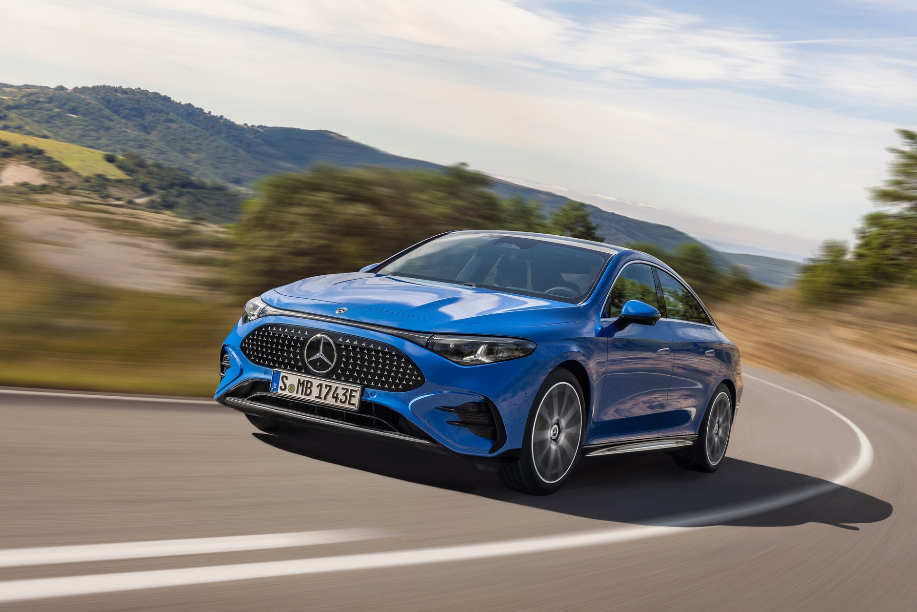 Mercedes CLA – wersja hybrydowa najnowszej generacji modelu ma silnik produkowany w Chinach przez Geely