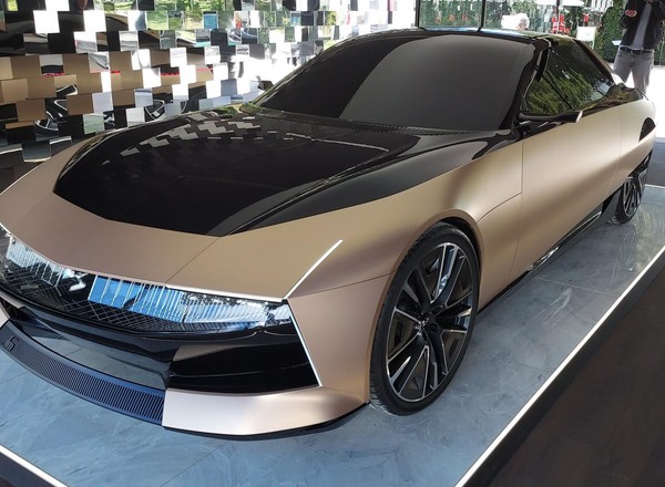 Nowa wizja legendarnego Citroena: SM Tribute