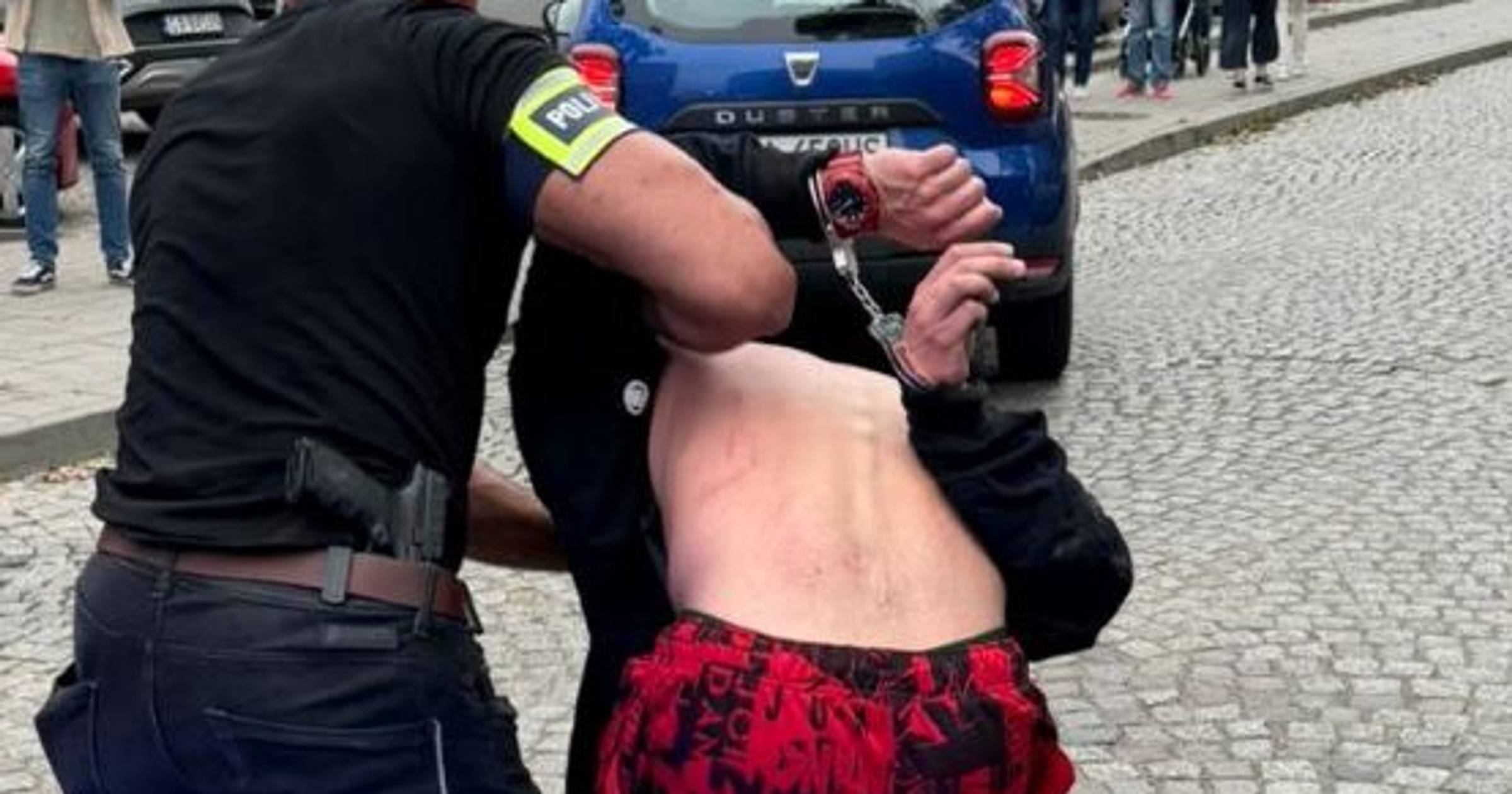 Podczas rutynowej kontroli kierowca BMW zaczął uciekać. Policjanci dowody znaleźli u niego w domu