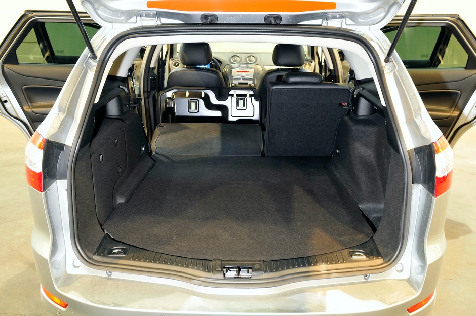 Porównanie: Ford Mondeo Kombi, Honda Accord Tourer, Škoda Superb Combi, Toyota Avensis Wagon i Volkswagen Passat  Variant