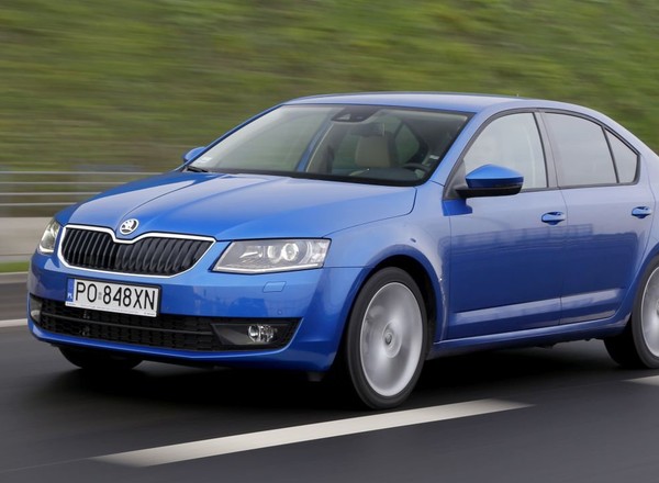 Niższa cena czy dodatkowe wyposażenie?