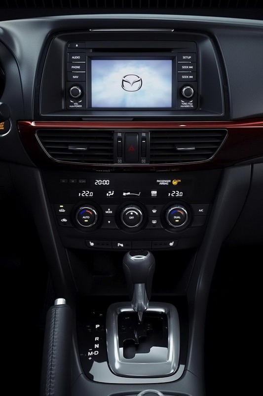 Wiemy jak jeździ nowa Mazda 6: nareszcie ma to coś!
