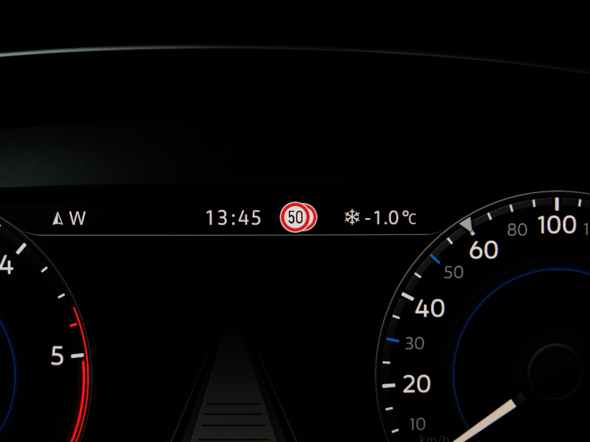 Czytnik znaków w Volkswagenie Passacie 2.0 TDI