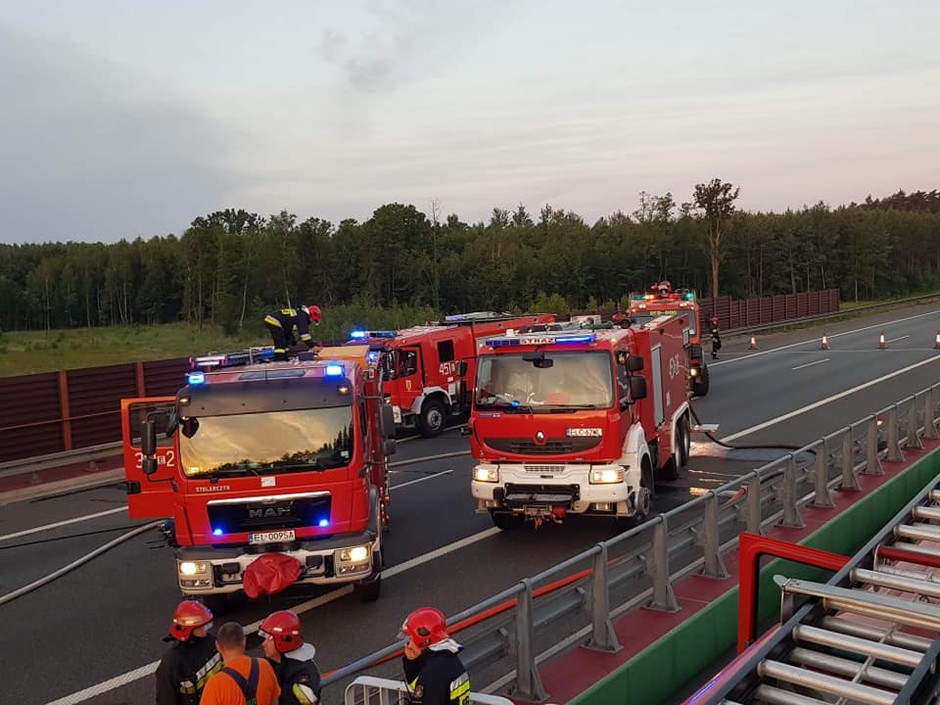 Pożar ciężarówki z paszą na autostradzie A2