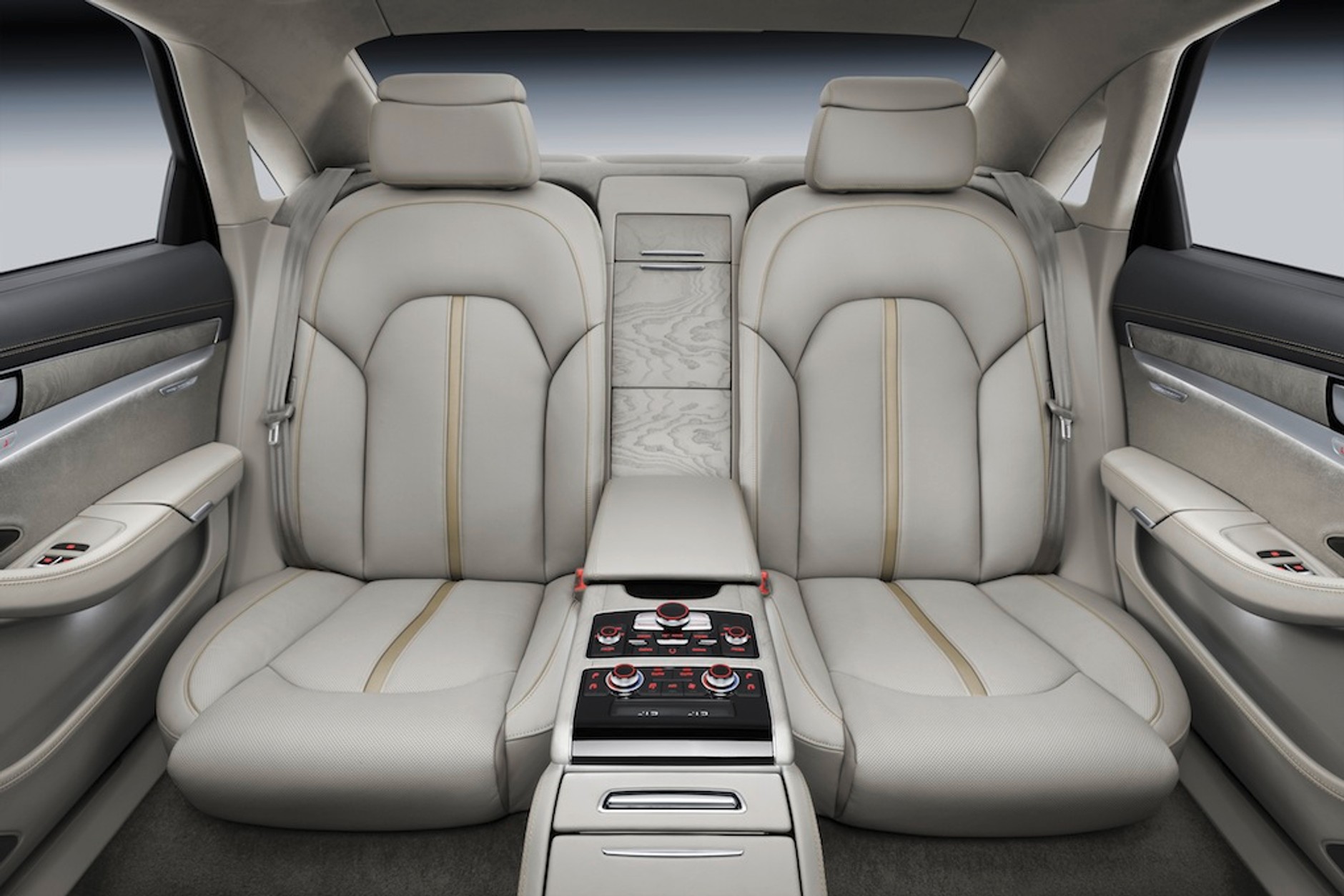 Tył kabiny Audi A8 po face liftingu