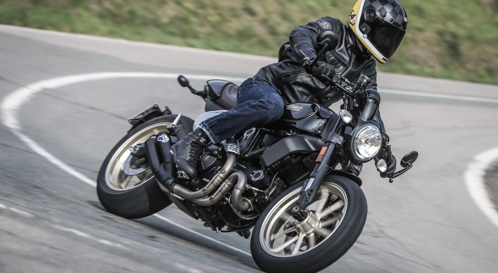 Ducati Scrambler Cafe Racer w akcji