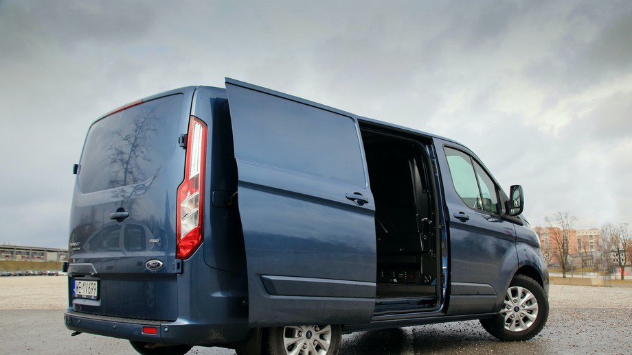 Ford Transit Custom plug-in – miejski dostawczak