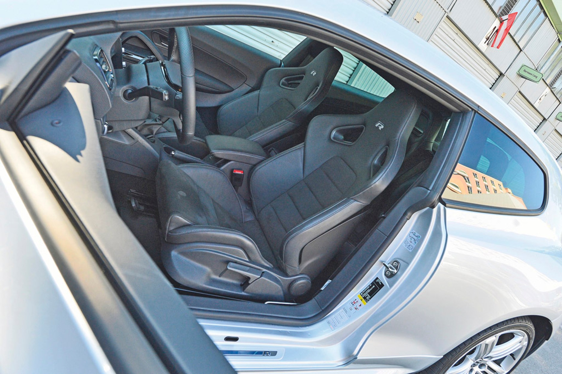 Astra OPC kontra Scirocco R: czy Opel pokona Volkswagena