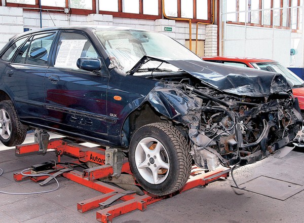 Auta powypadkowe - jak je rozpoznać przed kupnem?