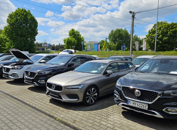 Podejrzane oferty sprzedaży samochodów. Te rzeczy powinno mieć każde ogłoszenie, inaczej dyskwalifikacja