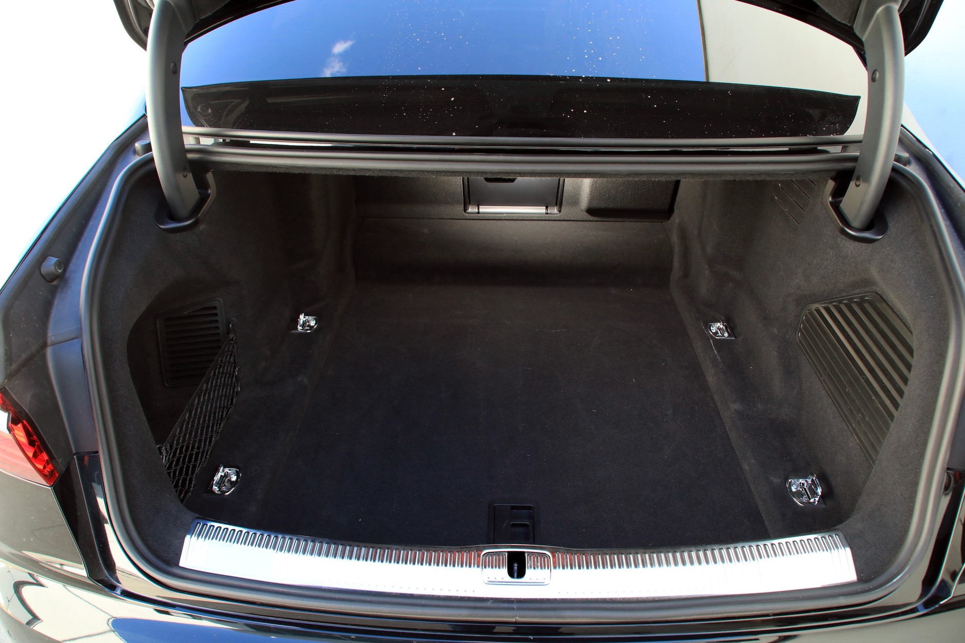 Audi A8 L 60 TFSI (2022 r.; D5)