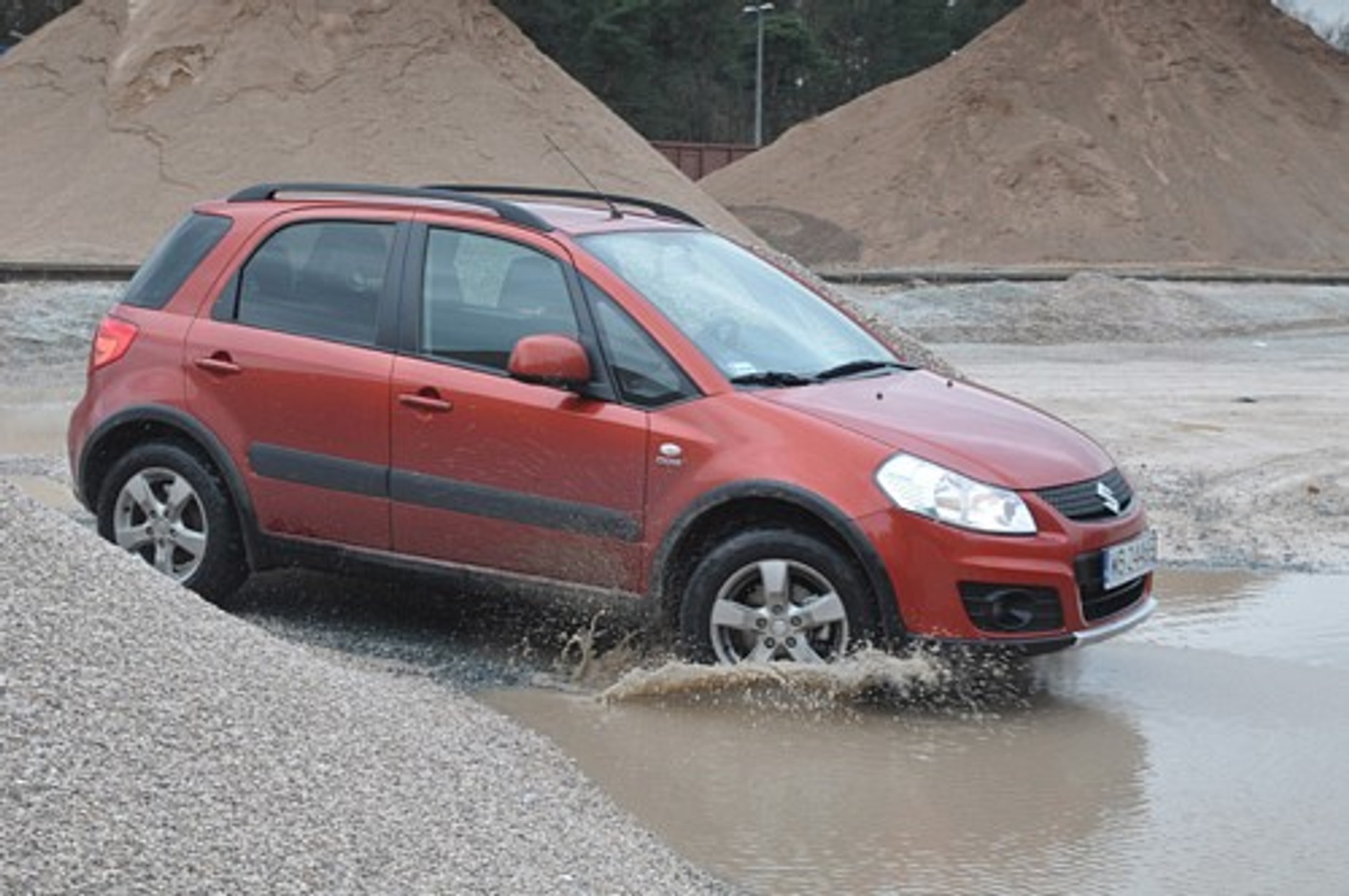 Mini-rakieta na ropę: Suzuki SX4 2.0 DDiS Premium
