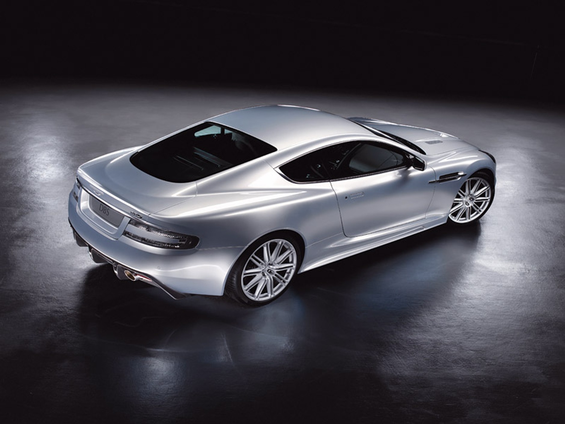 Nowy Aston Martin DBS w Pradze: oficjalne informacje i zdjęcia