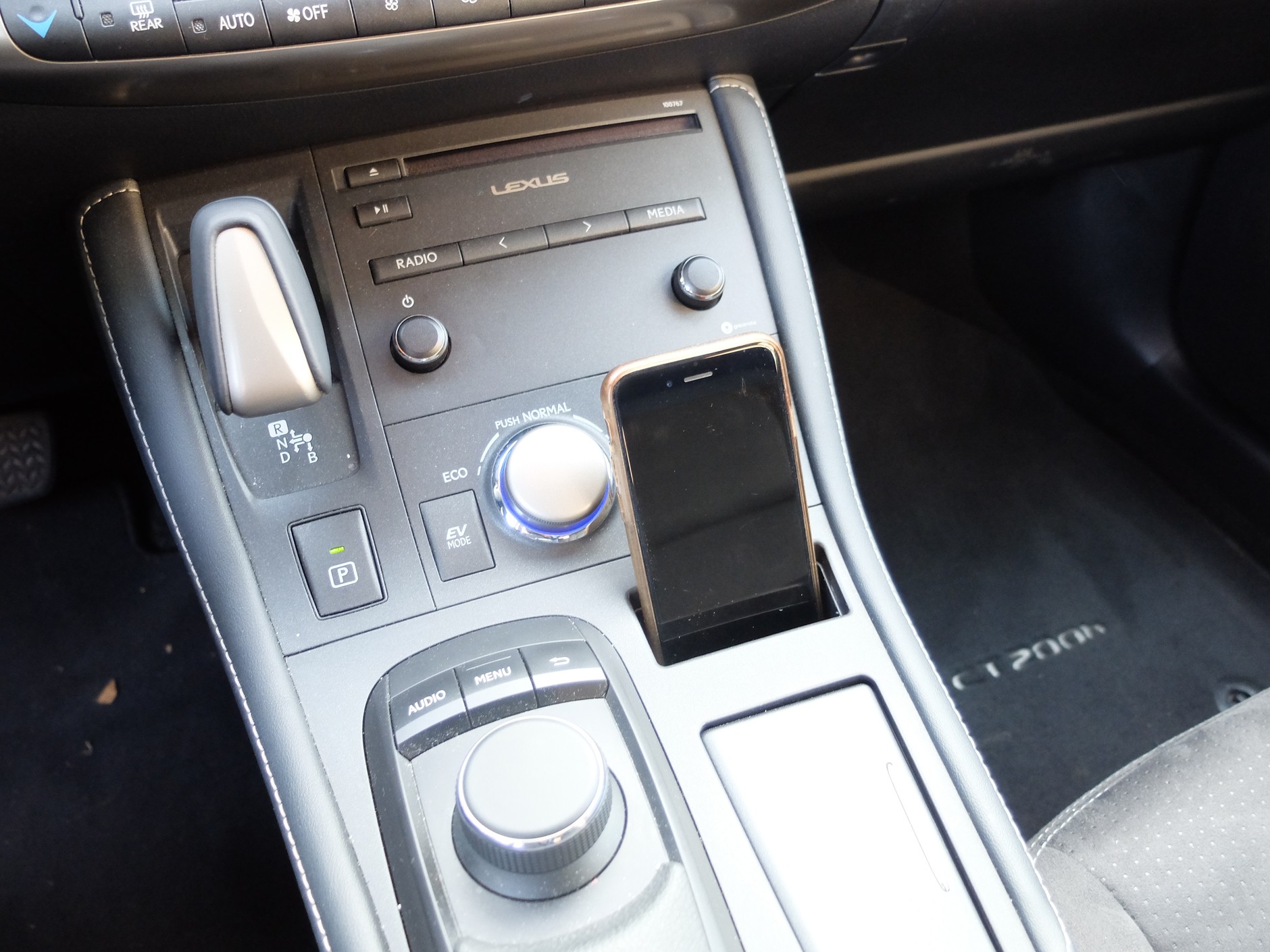 Lexus CT 200 h – coraz starrszy, i coraz tańszy