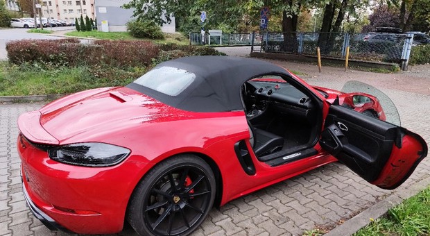 Urząd Skarbowy w Będzinie sprzedaje m.in. Porsche i Harleya-Davidsona