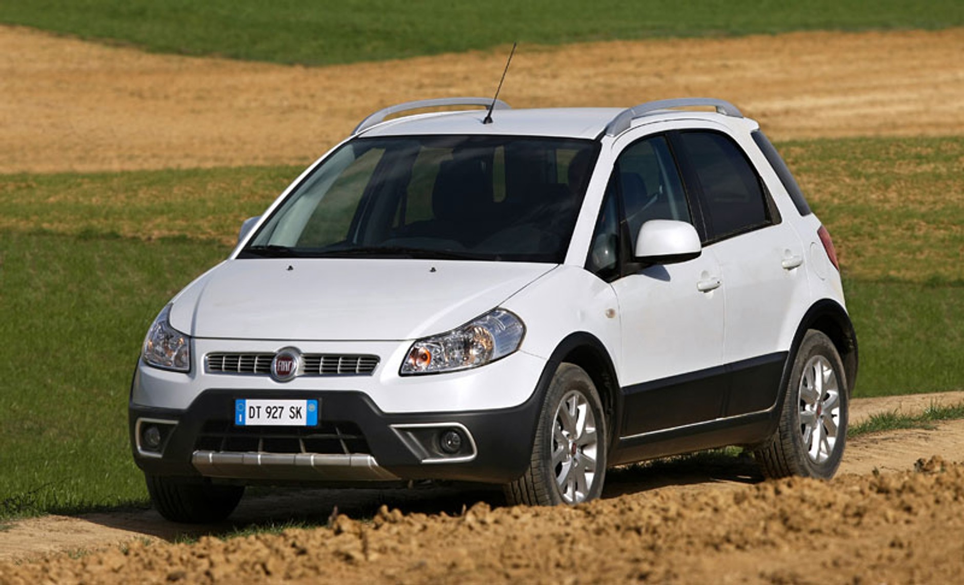 Fiat Sedici: nowy wygląd i silniki (1,6 88 kW a 2,0 JTD 99 kW)