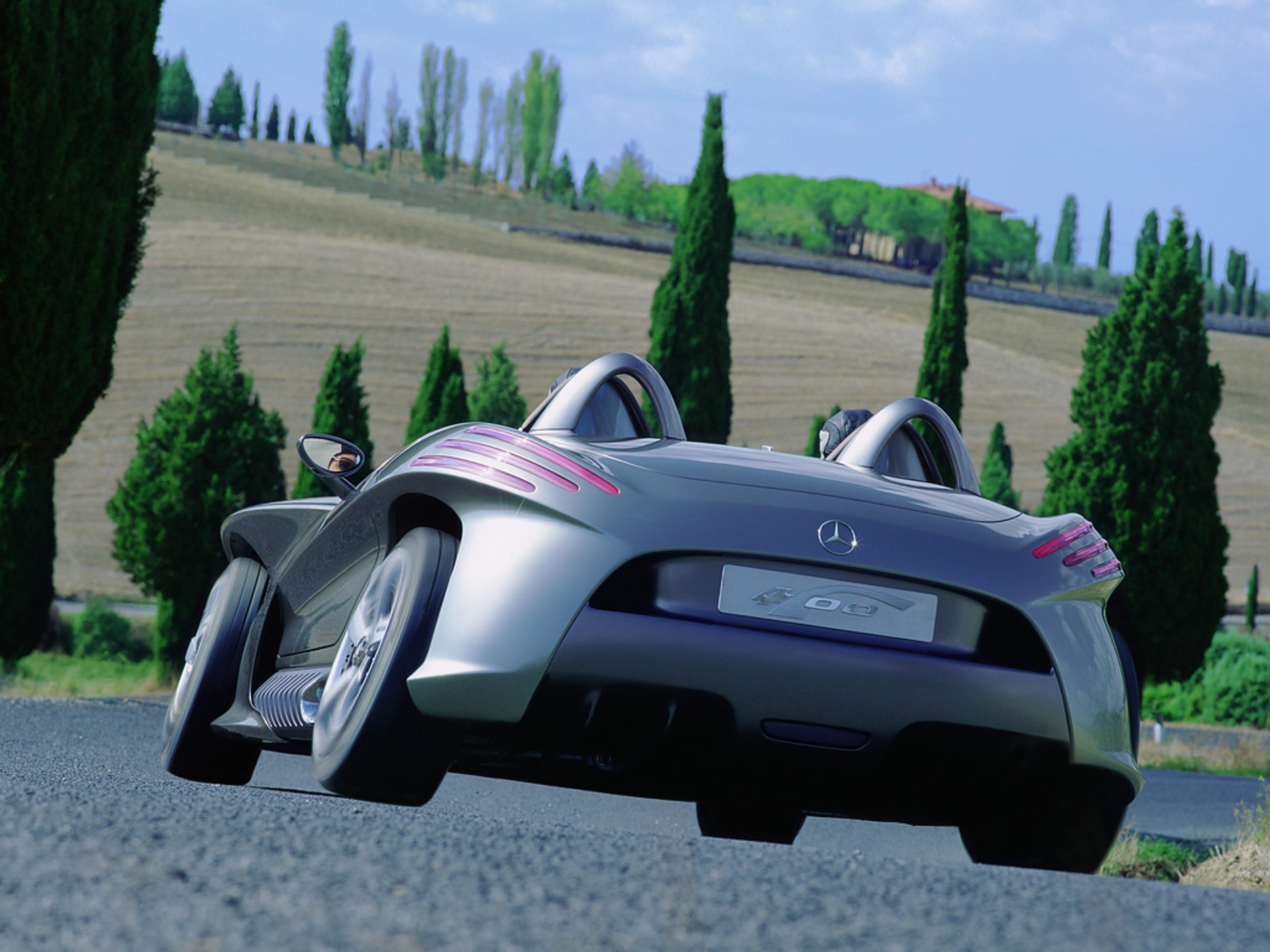 Mercedes F 400 Carving