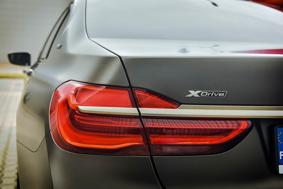 BMW M760Li