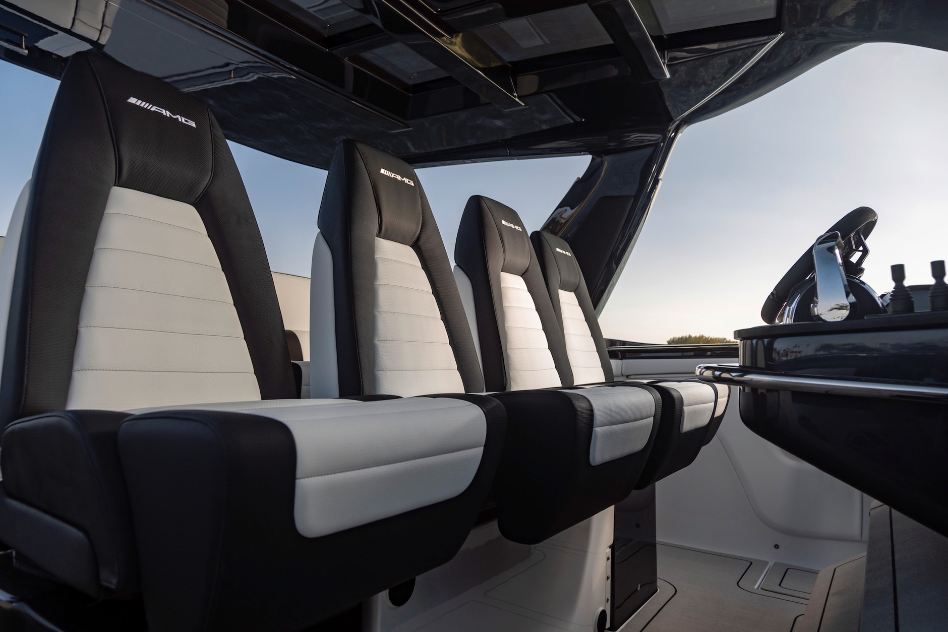 Luksusowa łódź Tirranna AMG Edition i  Mercedes-AMG G63 Cigarette Edition