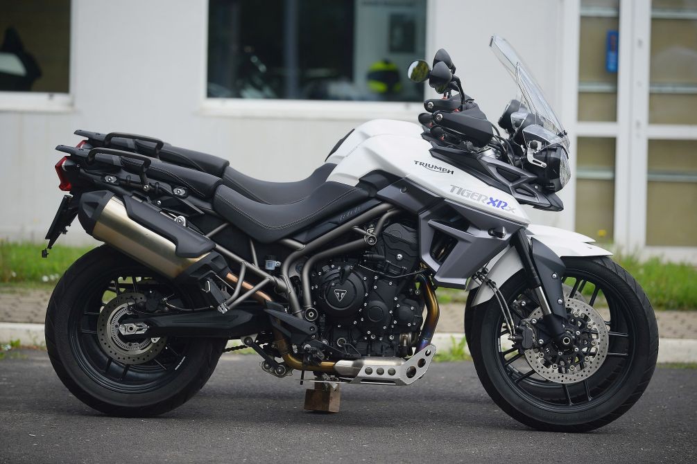 Porównanie sylwetek modelu podstawowego i wersji "Low"