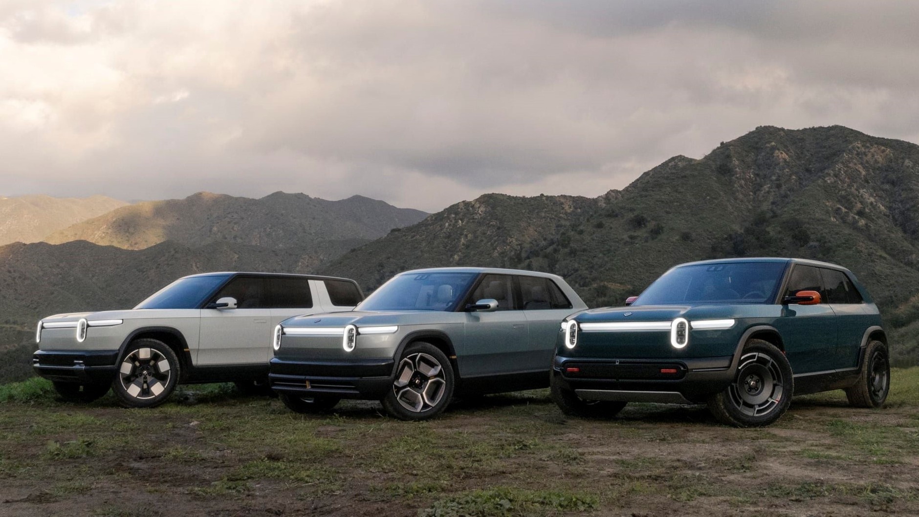 Rivian R2 (po lewej), Rivian R3 (pośrodku) i Rivian R3X (po prawej)